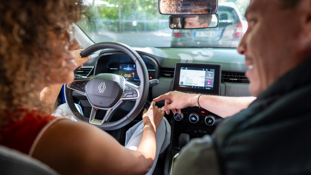 Cours de conduite dans une voiture d'auto école