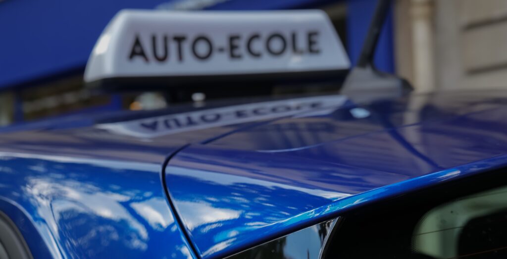 panneau de toit auto école bleue la navette