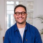 un membre de l'équipe suivi client la navette répond à toutes vos questions sur l'aac