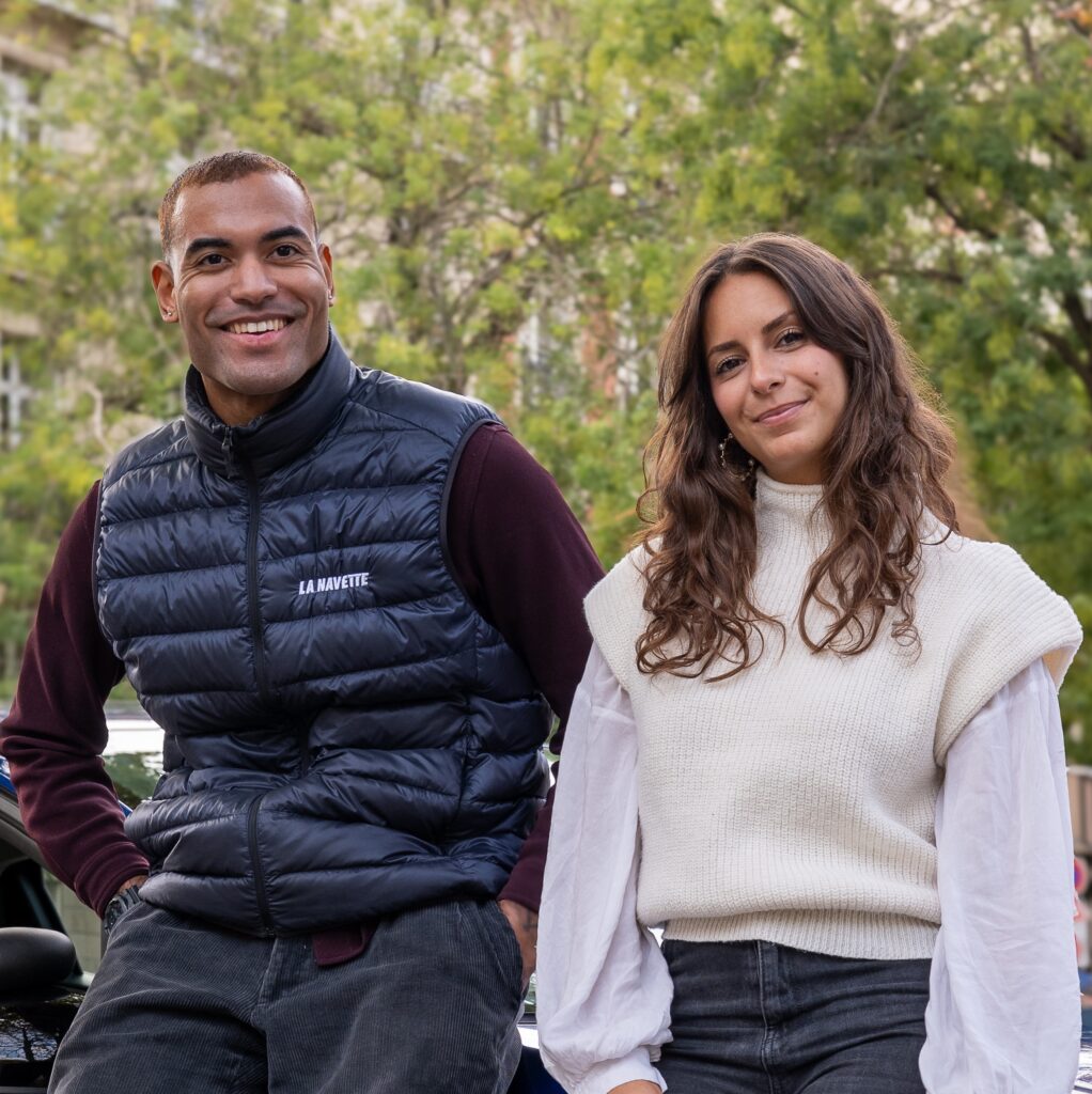 portrait d'un moniteur auto-école et de son élève