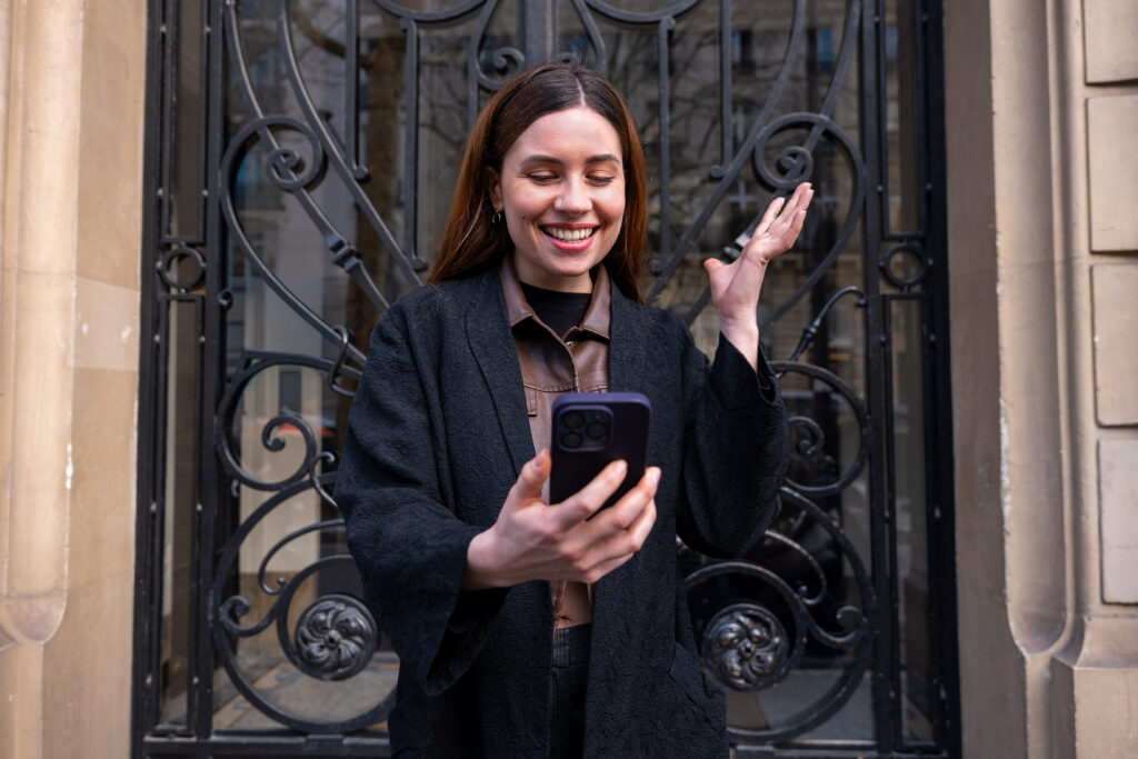 candidate contente d'avoir eu son permis de conduire à La Navette