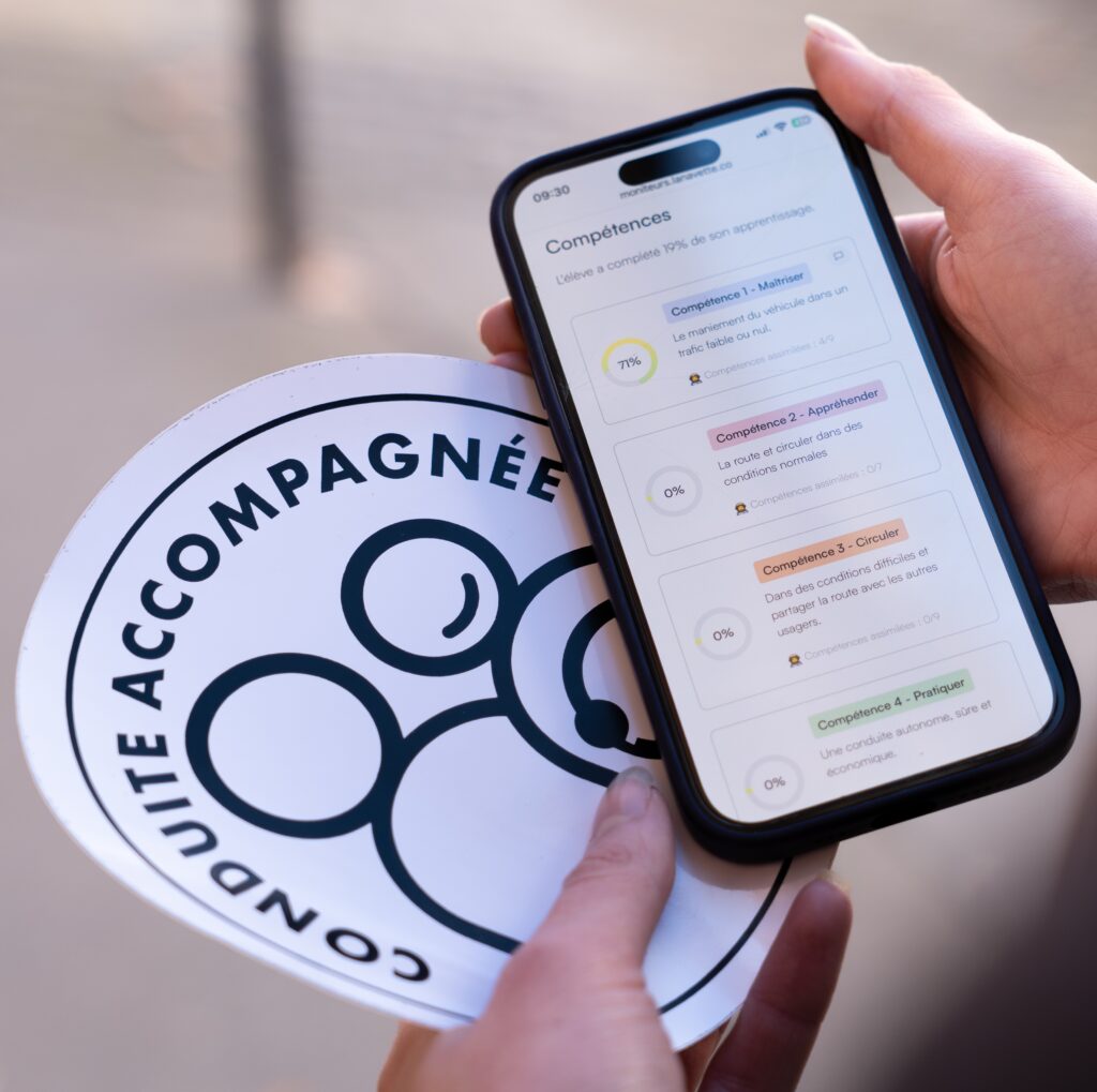 livret d'apprentissage numérique consulté sur smartphone